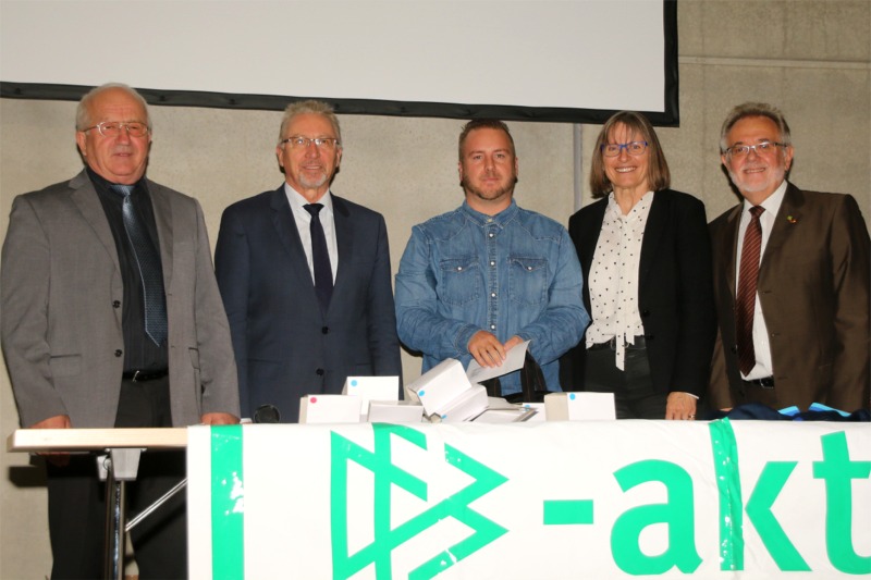 Auf dem Foto v.L. Heinz Krauß, Ehrenamtsbeauftragter Bezirksvorstand Enz/Murr Karl-Heinz Balzer, 1.Bürgermeister Remseck a.N. Sven Mergenthaler Renate Kottmann. wfv Landesvorstandsmitglied Hansjörg Arnold, Bezirksvorsitzender Enz/Murr